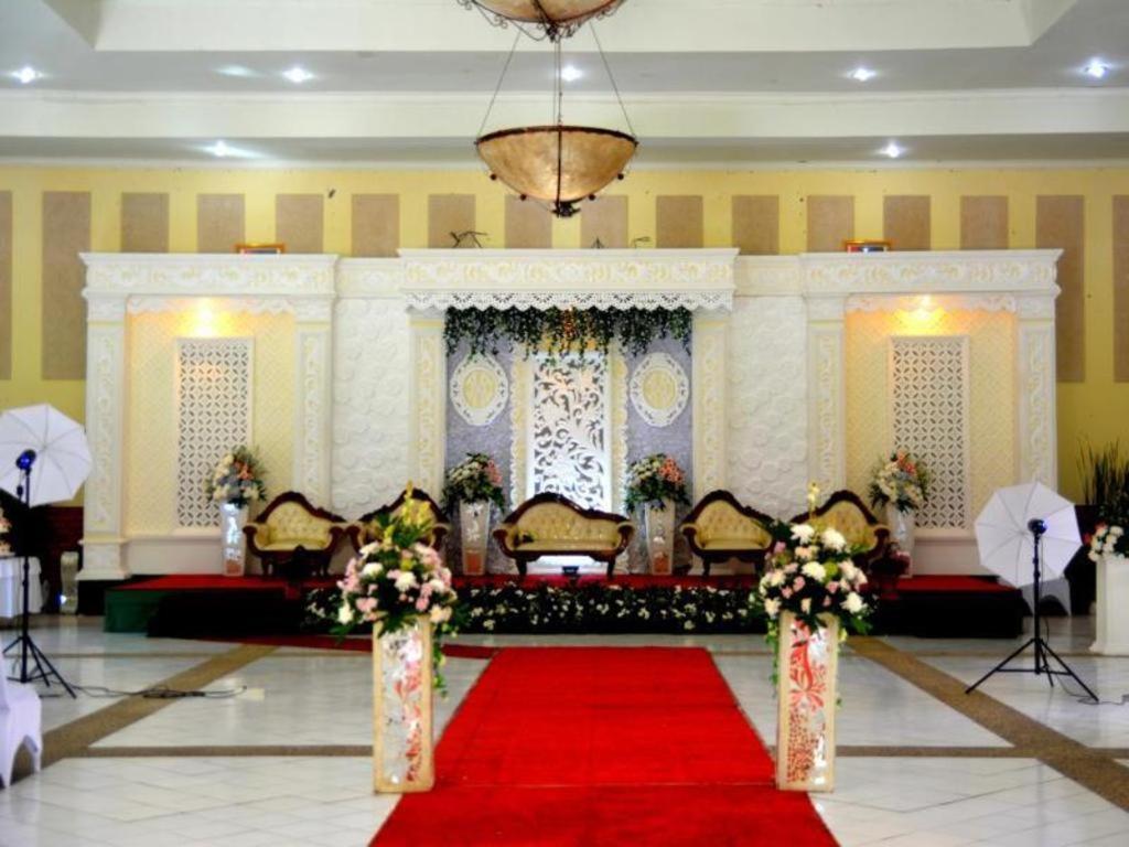 Augusta Sukabumi Hotel מראה חיצוני תמונה