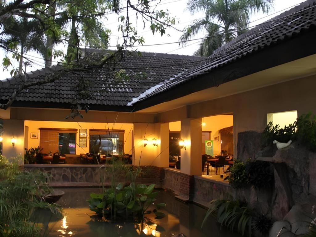 Augusta Sukabumi Hotel מראה חיצוני תמונה