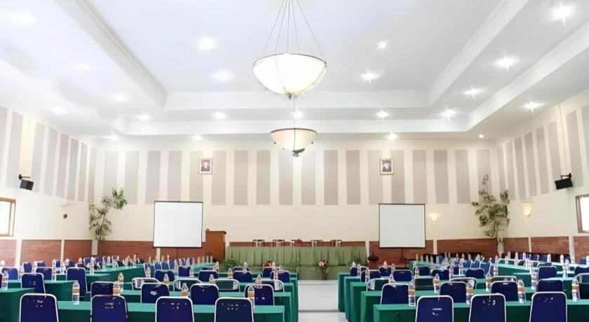 Augusta Sukabumi Hotel מראה חיצוני תמונה