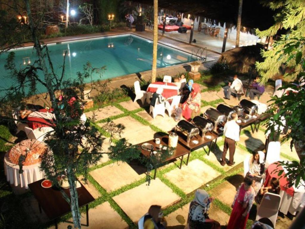 Augusta Sukabumi Hotel מראה חיצוני תמונה