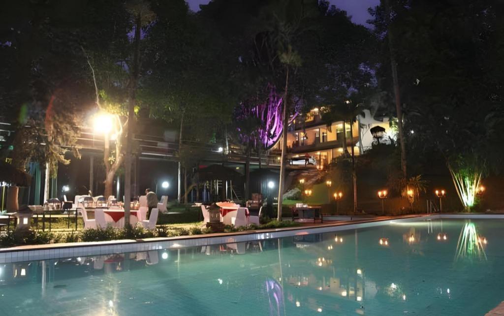 Augusta Sukabumi Hotel מראה חיצוני תמונה