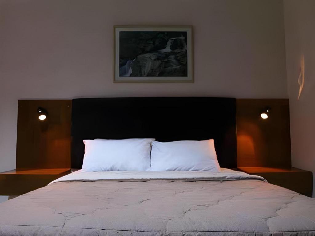 Augusta Sukabumi Hotel מראה חיצוני תמונה