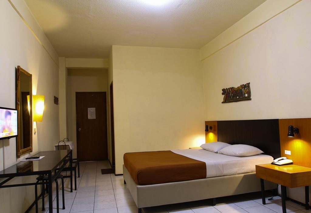 Augusta Sukabumi Hotel מראה חיצוני תמונה